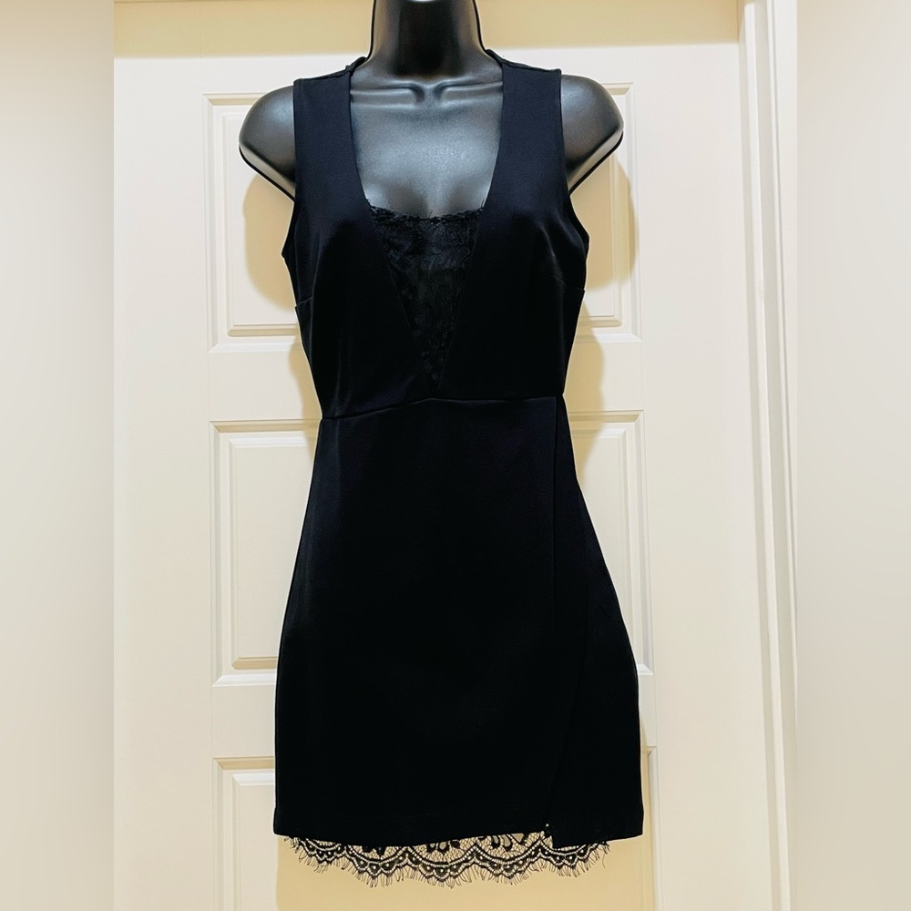 LULUs LBD with beautiful lace detail!